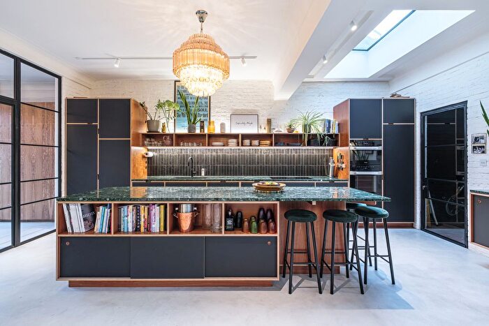 4 Bedroom Detached House For Sale In Mildmay House, London, N1