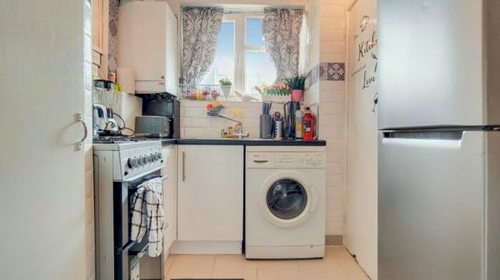 2 Bedroom Maisonette To Rent In Charles Square Estate, London, N1