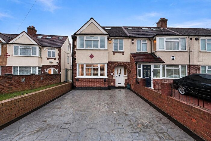 4 Bedroom End Of Terrace House For Sale In Selan Gardens, Hayes, UB4