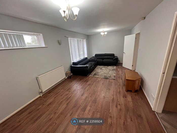 2 Bedroom Flat To Rent In Palmerston Road, Mossley Hill, Liverpool, L18