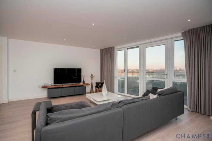 3 Bedroom Flat To Rent In Rivulet Apartments, Devan Grove, Woodberry Down, N4