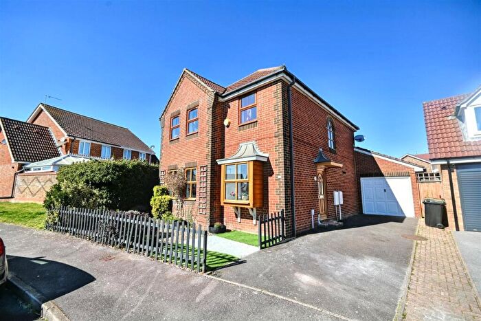 4 Bedroom Detached House For Sale In Rotherfield Avenue, Eastbourne, BN23
