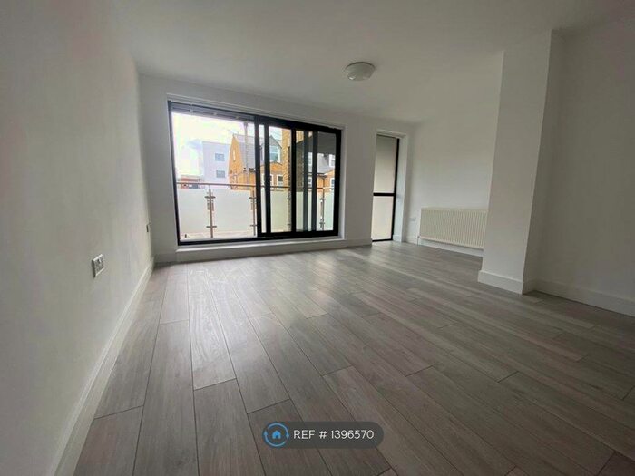 2 Bedroom Flat To Rent In Broadwater Road, London, SW17
