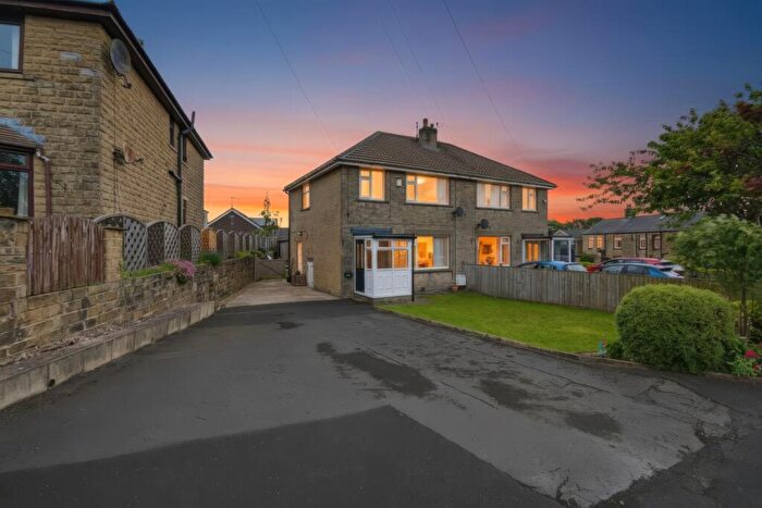 3 Bedroom Semi-Detached House For Sale In Slaithwaite Road, Meltham, Holmfirth, West Yorkshire, HD9