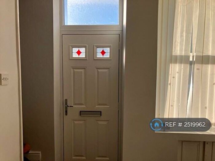 2 Bedroom End Of Terrace House To Rent In Victoria Road, Bradford, BD2