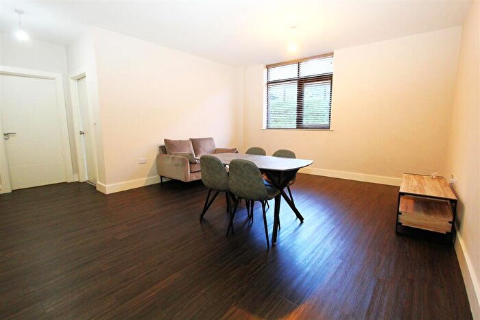 2 Bedroom Flat To Rent In Dawsons Square, Pudsey, LS28