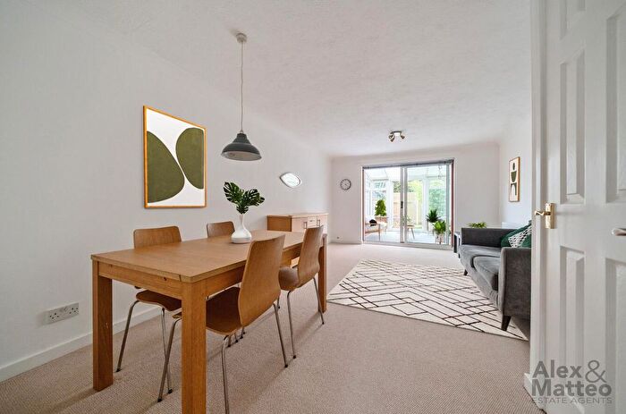 3 Bedroom Property To Rent In Ann Moss Way, London, SE16