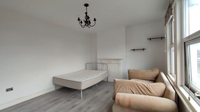 2 Bedroom Flat To Rent In North Finchley, N12