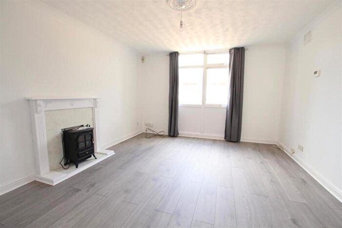 3 Bedroom House To Rent In Longueville Court, Northampton, NN3