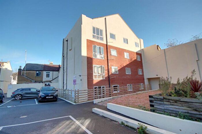 2 Bedroom Flat To Rent In Rose Mews, St. Stephens Road, Portsmouth, PO2