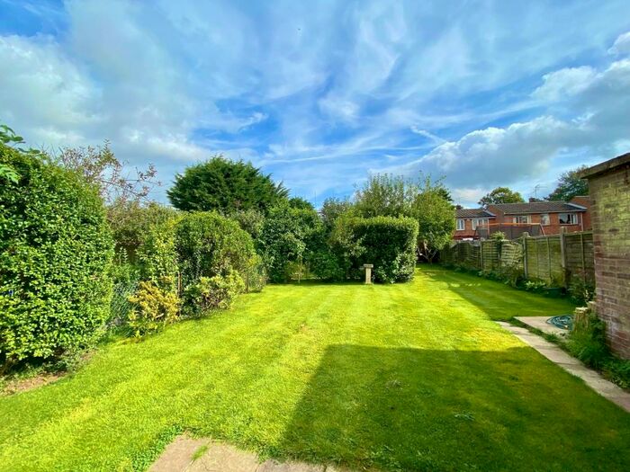 2 Bedroom House To Rent In Meadway, Colney Heath, St. Albans, AL4