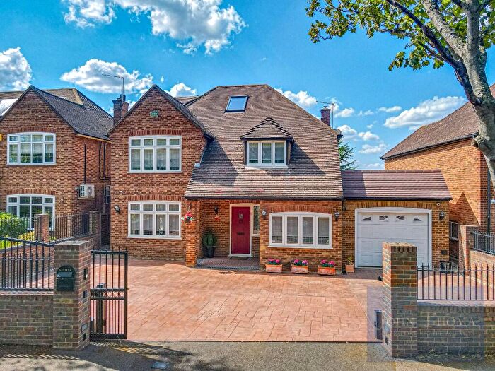 4 Bedroom Detached House For Sale In Coolgardie Avenue, Chigwell, Essex, IG7