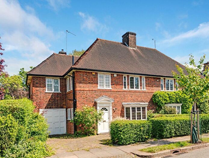 4 Bedroom House For Sale In Litchfield Way, London, NW11