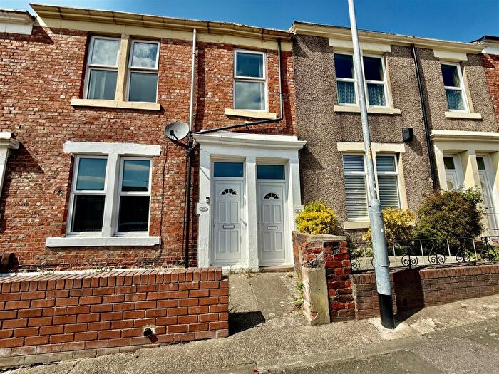 3 Bedroom Flat To Rent In Overhill Terrace, Gateshead, NE8