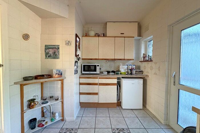 4 Bedroom Detached Bungalow For Sale In South Instow, Harmans Cross, Swanage, BH19 - Photo 6