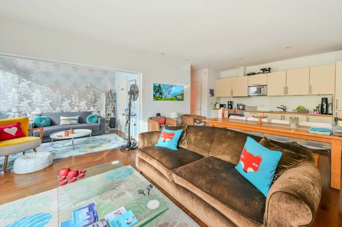 2 Bedroom Flat To Rent In Crouch End Hill, Crouch End, London, N8