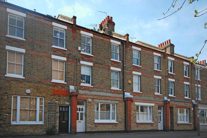 3 Bedroom Flat To Rent In Lacy Road, West Putney, London, SW15