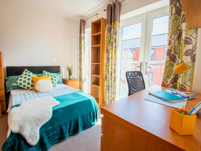 8 Bedroom Property To Rent In Saxton Court, Gillingham, Kent, ME7