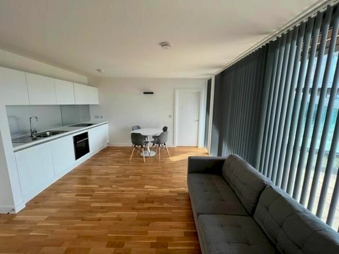 2 Bedroom Flat To Rent In Lilycroft Road, Bradford, BD9