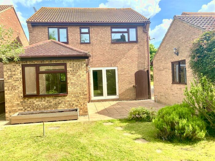 4 Bedroom Detached House To Rent In Bromstone Road, Broadstairs, CT10