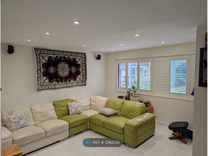 4 Bedroom End Of Terrace House To Rent In Ash Close, Redhill, RH1