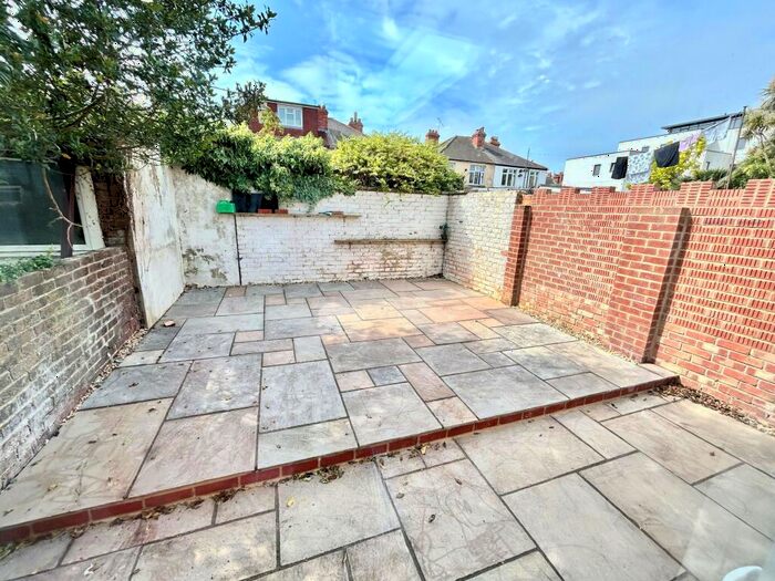 1 Bedroom Flat To Rent In Mayfield Road, Portsmouth, PO2