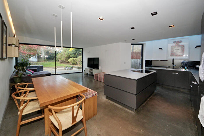 5 Bedroom Detached House To Rent In Old Park Road, N13