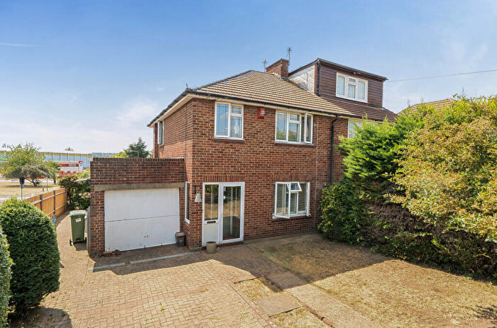 3 Bedroom Semi-Detached House For Sale In Ruxley Close, Sidcup, DA14