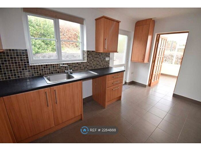 2 Bedroom Bungalow To Rent In Maes Treflyn, Bala, LL23