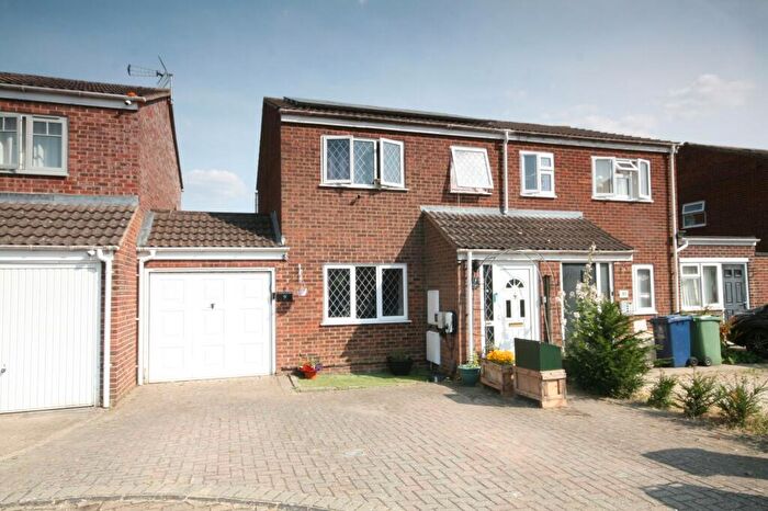 3 Bedroom Semi-Detached House For Sale In James Wolfe Road, Oxford, OX4