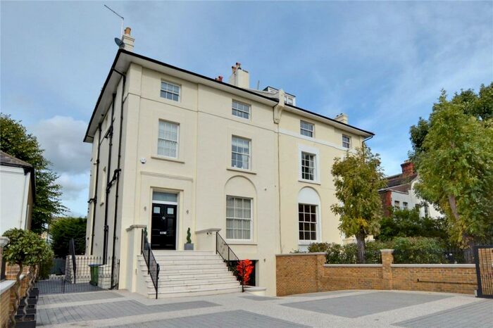 6 Bedroom Semi-Detached House To Rent In Shooters Hill Road Blackheath, SE3