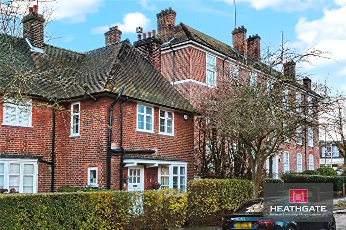 3 Bedroom Terraced House For Sale In Addison Way Hampstead Garden Suburb, NW11