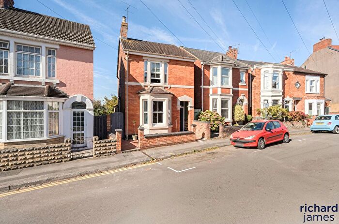 5 Bedroom Detached House For Sale In Ashford Road, Kingshill, Swindon, SN1