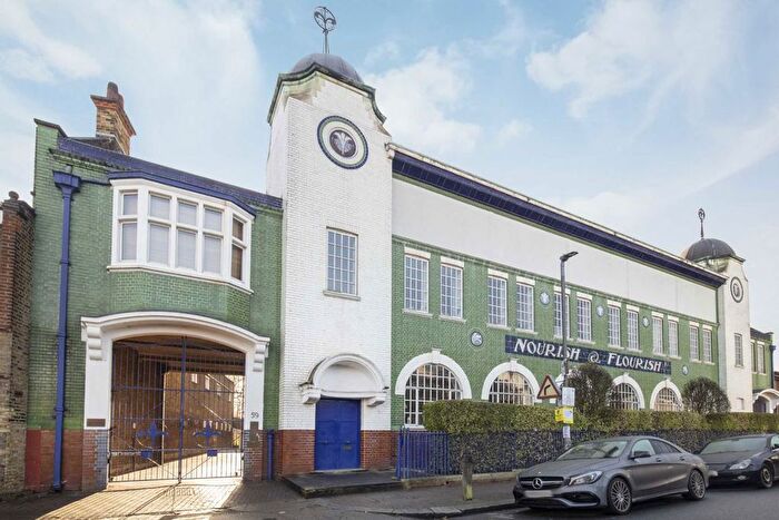 3 Bedroom Flat To Rent In Standen Road, London, SW18