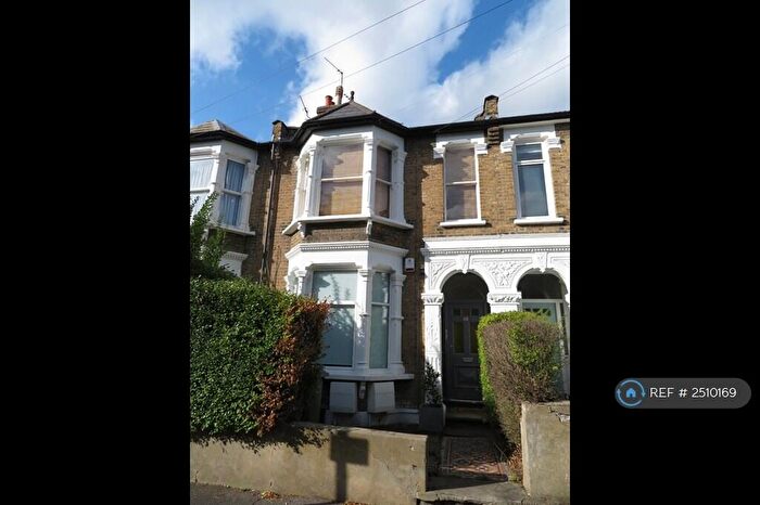 2 Bedroom Flat To Rent In Leytonstone, London, E11