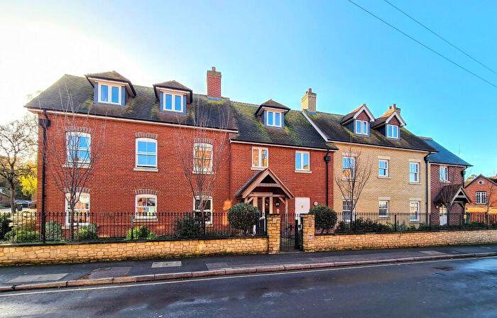 1 Bedroom Apartment For Sale In Church Street, Fleur De Lis, OX12