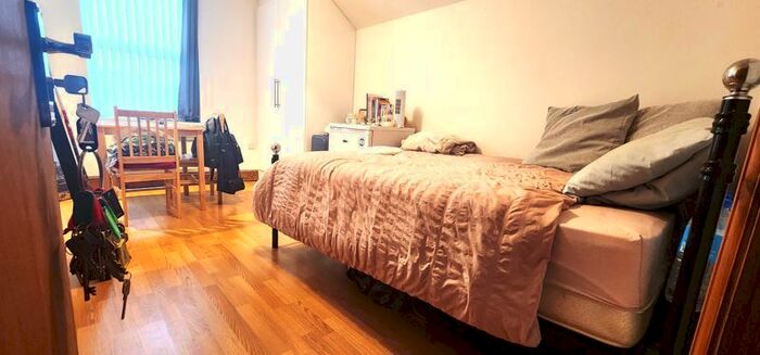 Studio To Rent In High Road, London, N22