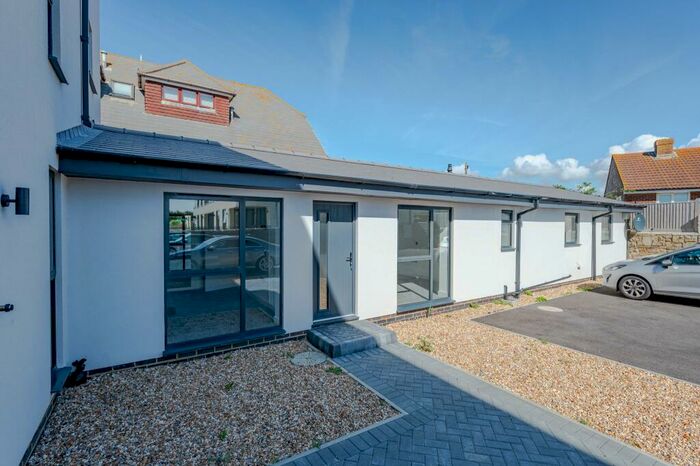 2 Bedroom Bungalow For Sale In Marine View Marine Parade Seaford, BN25