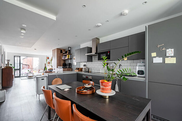 2 Bedroom Flat For Sale In Wallis Road, E9