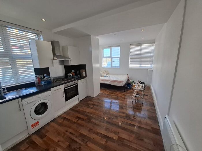 2 Bedroom Studio To Rent In Ruislip Road East, Greenford, UB6