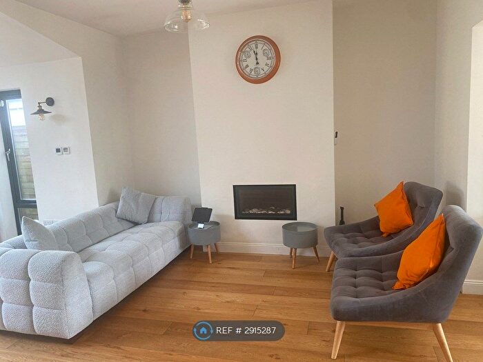 4 Bedroom Terraced House To Rent In Squires Lane, London, N3