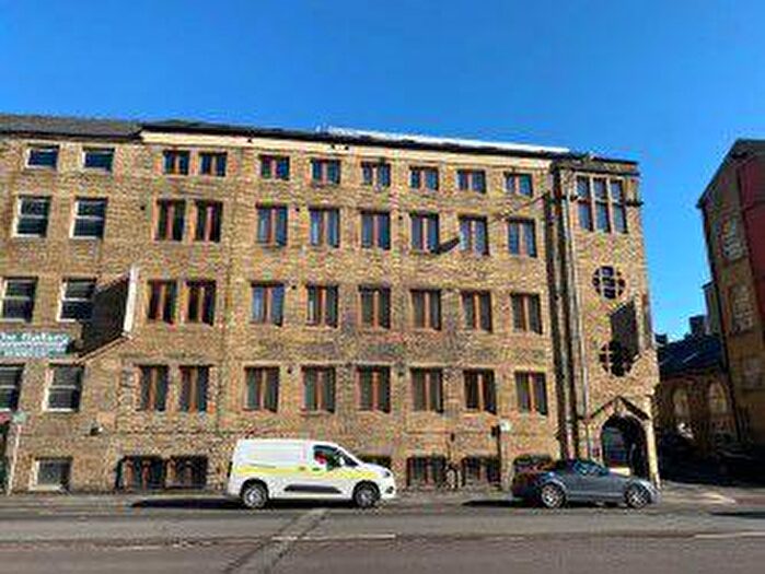 2 Bedroom Apartment For Sale In Thornton Road, Bradford, West Yorkshire, BD1