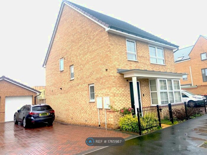 4 Bedroom Detached House To Rent In Glorious Way, Brooklands, Milton Keynes, MK10