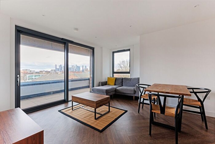 2 Bedroom Flat To Rent In Amparo House, Greenwich, SE10