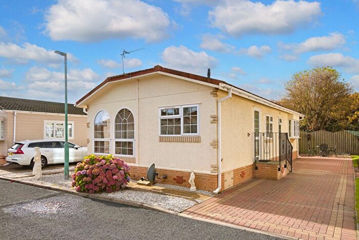 2 Bedroom Mobile/park Home For Sale In Meadow Road, Leuchars, St Andrews, KY16