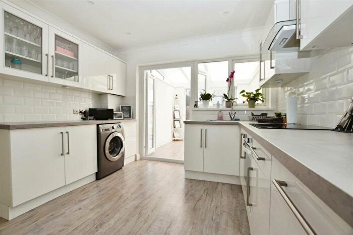 2 Bedroom Semi-Detached House For Sale In Belgrave Drive, Hull, HU4