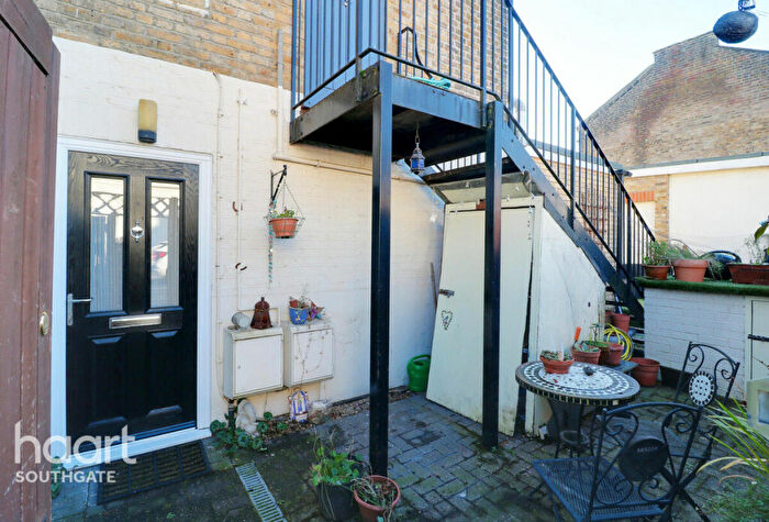 1 Bedroom Maisonette For Sale In Browning Road, London, EN2