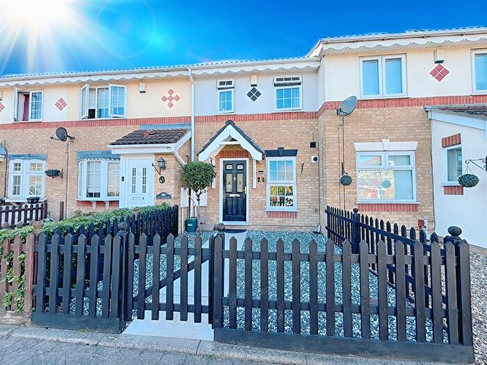 3 Bedroom Terraced House For Sale In Cole Avenue, Chadwell St. Mary, Grays, RM16