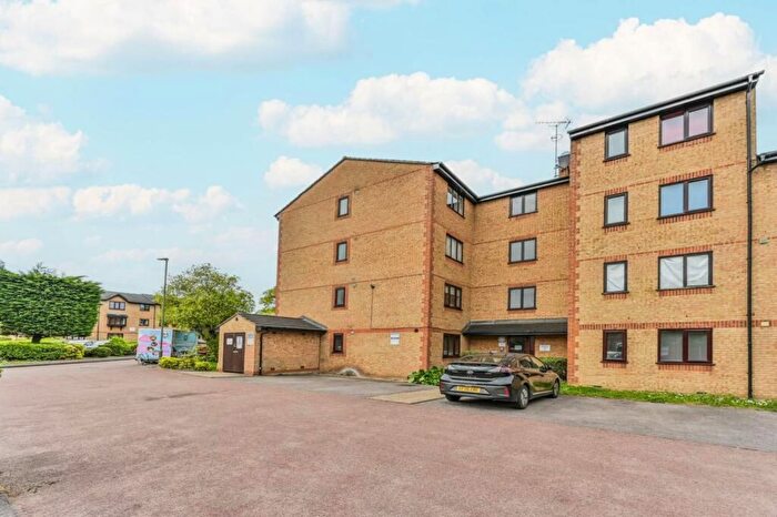 2 Bedroom Flat To Rent In Taunton Drive, East Finchley, N2