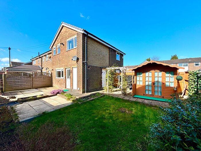 3 Bedroom End Of Terrace House For Sale In Greenlea Avenue, Yeadon, LS19